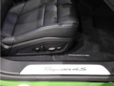 صورة 10 لـ 2021 Porsche TAYCAN