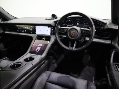 صورة 12 لـ 2021 Porsche TAYCAN