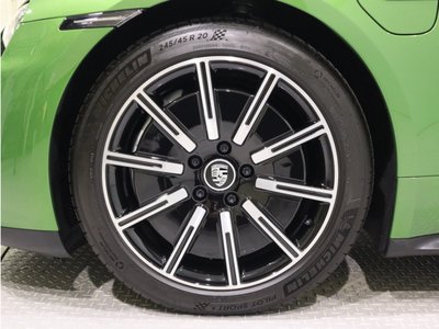 صورة 20 لـ 2021 Porsche TAYCAN