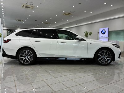 2025 BMW I5 TOURING photo 3