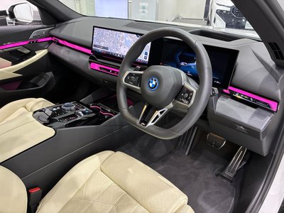 2025 BMW I5 TOURING photo 8