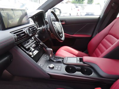 2023 Lexus IS — миниатюра 12