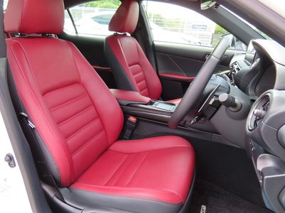 2023 Lexus IS — миниатюра 15