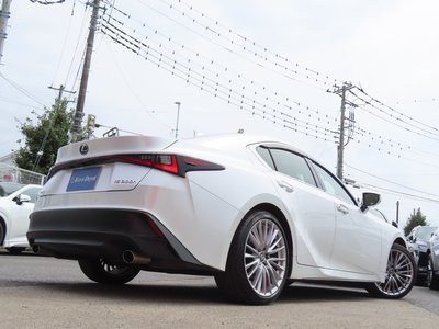2023 Lexus IS — миниатюра 36