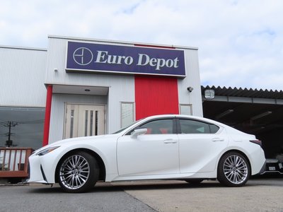 2023 Lexus IS — миниатюра 10