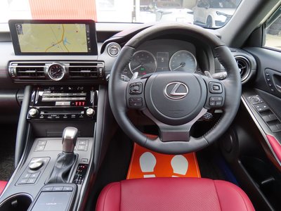 2023 Lexus IS — миниатюра 11