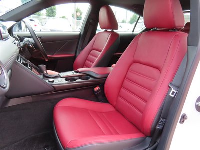 2023 Lexus IS — миниатюра 13