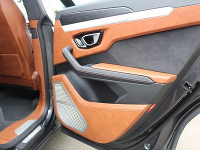 2019 Lamborghini URUS photo 13