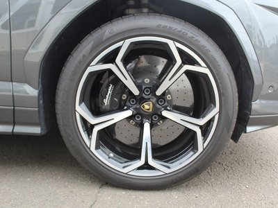 2019 Lamborghini URUS photo 10