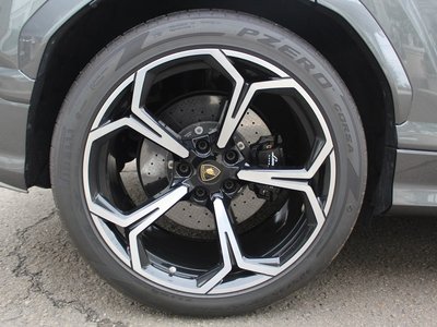 2019 Lamborghini URUS photo 9