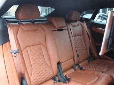 2019 Lamborghini URUS photo 11