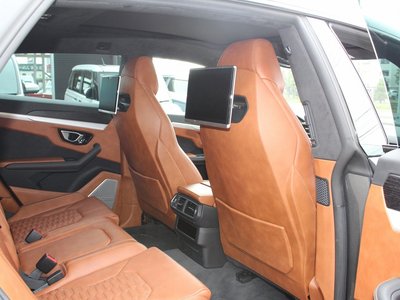 2019 Lamborghini URUS photo 12