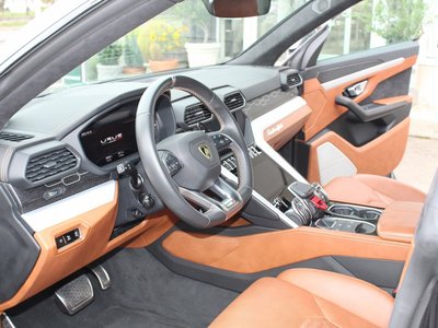 2019 Lamborghini URUS photo 17