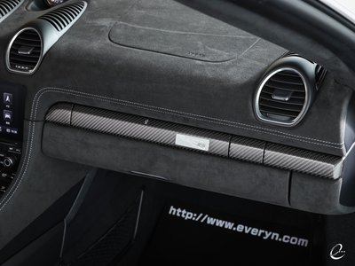 2024 Porsche 718 SPYDER photo 8