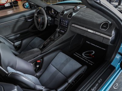 2024 Porsche 718 SPYDER photo 4