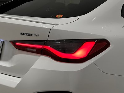 2025 BMW I4 — миниатюра 17