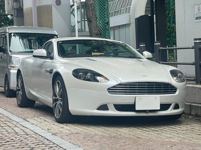 2012 Aston Martin DB9 — миниатюра 12