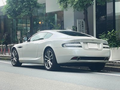 2012 Aston Martin DB9 — миниатюра 3