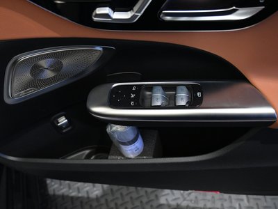 2025 Mercedes-BENZ C-CLASS thumbnail 28