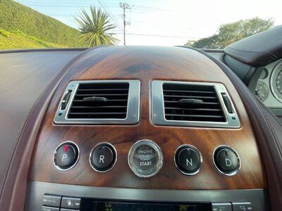 2004 Aston Martin DB9 照片 25