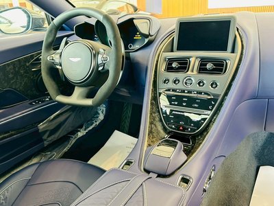 صورة 14 لـ 2026 Aston Martin DBS SUPERLEGGERA VOLANTE