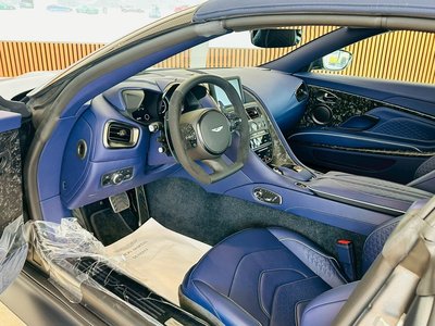 صورة 16 لـ 2026 Aston Martin DBS SUPERLEGGERA VOLANTE