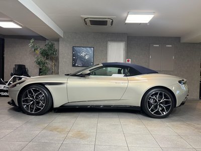 صورة 2 لـ 2018 Aston Martin DB11 VOLANTE