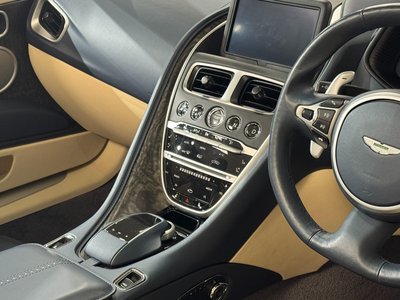 صورة 10 لـ 2018 Aston Martin DB11 VOLANTE