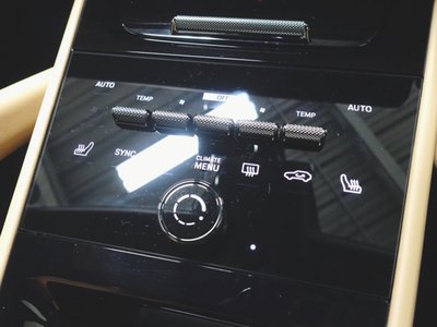 2024 Porsche CAYENNE thumbnail 19