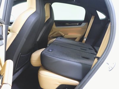 2024 Porsche CAYENNE thumbnail 31