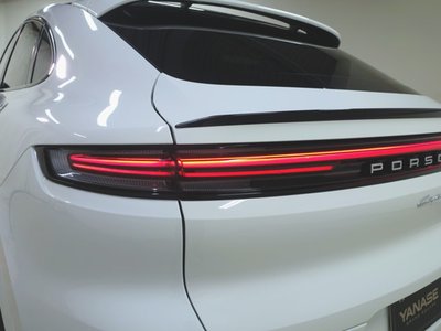 2024 Porsche CAYENNE photo 5