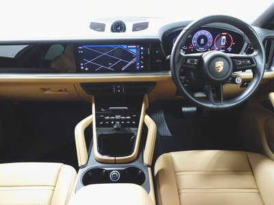 2024 Porsche CAYENNE photo 12