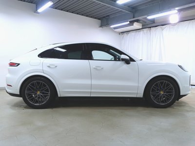 2024 Porsche CAYENNE photo 8
