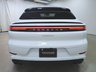 2024 Porsche CAYENNE photo 7
