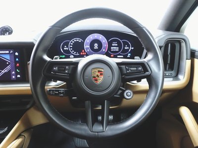 2024 Porsche CAYENNE photo 13