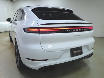 2024 Porsche CAYENNE photo 6