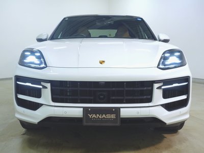 2024 Porsche CAYENNE photo 2