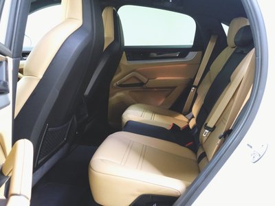 2024 Porsche CAYENNE thumbnail 29