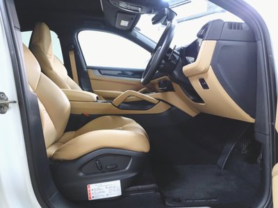 2024 Porsche CAYENNE thumbnail 23