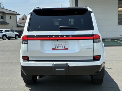 صورة 4 لـ 2025 Lexus GX