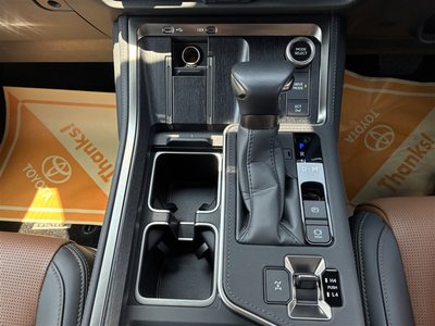 صورة 13 لـ 2025 Lexus GX