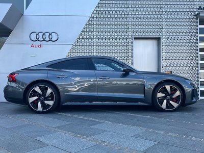 صورة 11 لـ 2024 AUDI E-TRON GT QUATTRO
