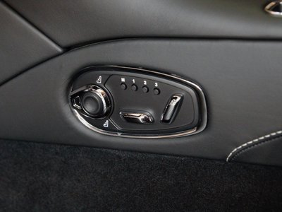 2017 Aston Martin DB11 照片 25