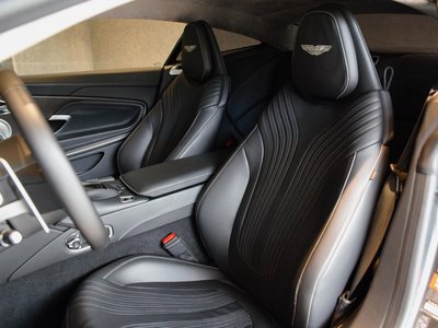 2017 Aston Martin DB11 照片 24