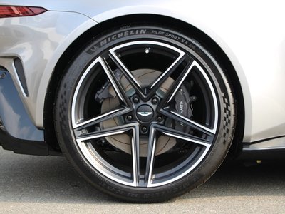 صورة 8 لـ 2026 Aston Martin VANTAGE