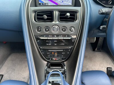 صورة 37 لـ 2023 Aston Martin DBS SUPERLEGGERA VOLANTE