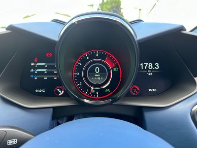 صورة 32 لـ 2023 Aston Martin DBS SUPERLEGGERA VOLANTE