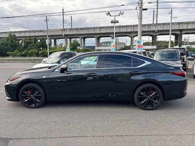 2024 Lexus ES photo 14