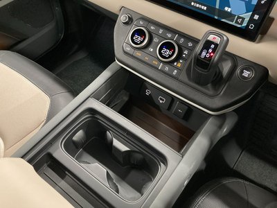 2023 LAND Rover DEFENDER thumbnail 28