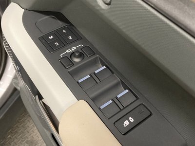 2023 LAND Rover DEFENDER thumbnail 36